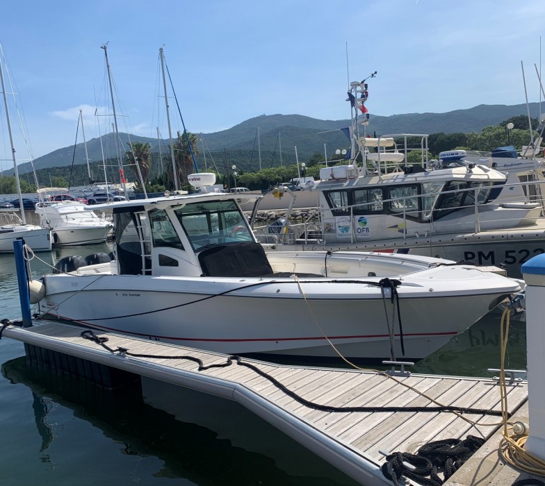 Boston Whaler 370 Outrage occasion