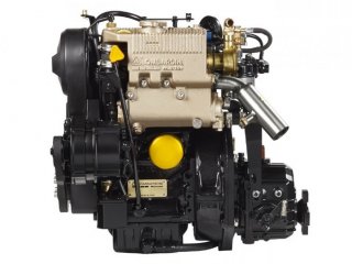 Lombardini NEW LDW 702M 18hp Marine Diesel Engine & Gearbox new